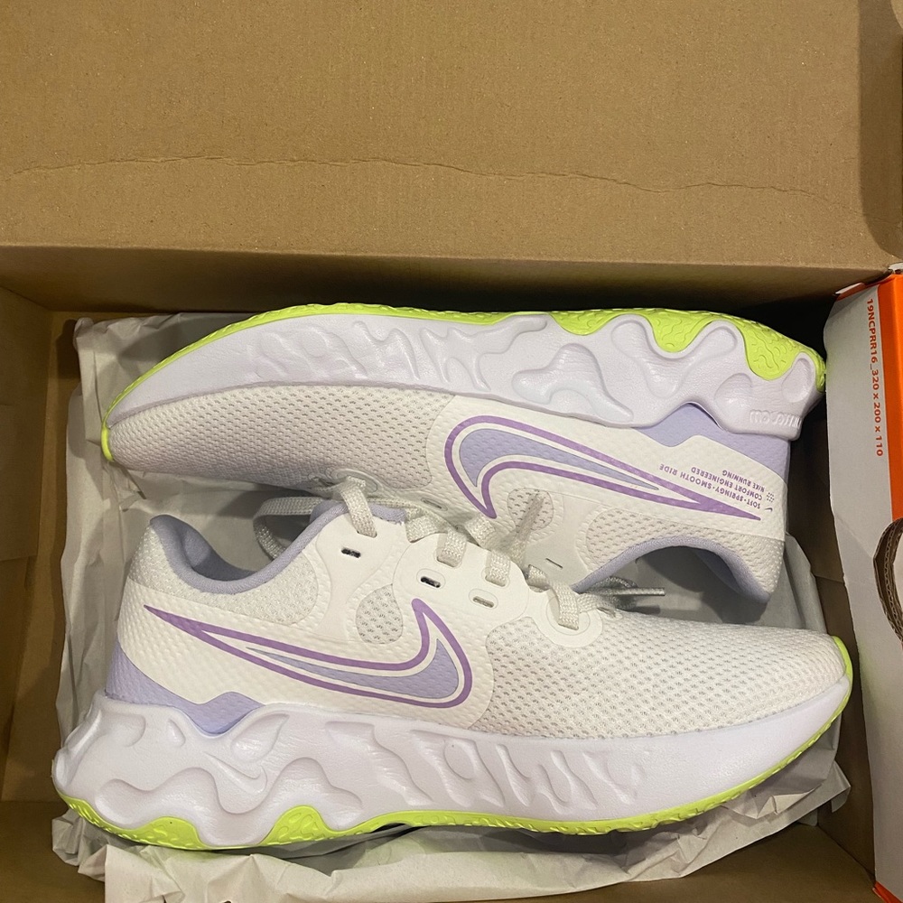 Women’s Nike Running Shoes - unworn!